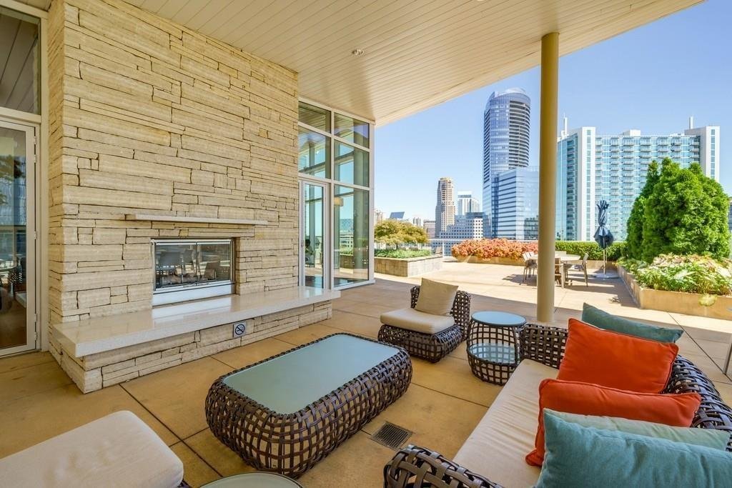 The Outdoor Lounge at 10 Terminus Place Condos of Atlanta