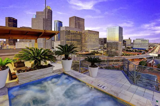Rooftop hot tub at Rise Lofts in Houston