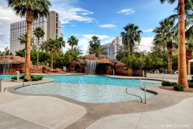 The Pool at Turnberry Towers Las Vegas