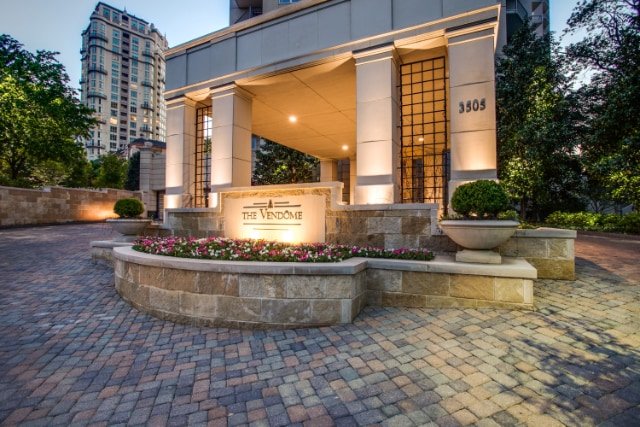 Vendome Condos Entrance at 3505 Turtle Creek