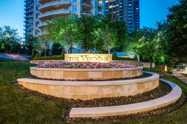 Sign for Vendome Condos entrance