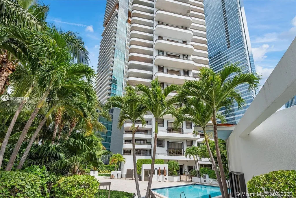 Brickell East Condos of Miami - 151 SE 15th Rd